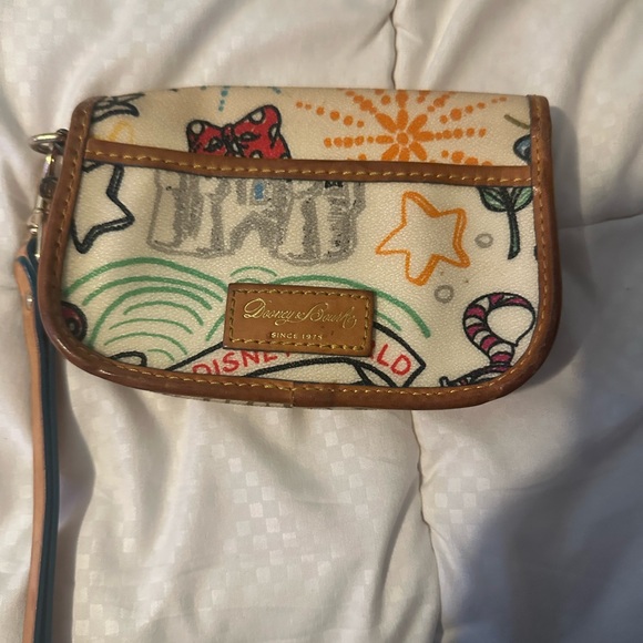 Disney, Dooney and Bourke clutch - Picture 3 of 3